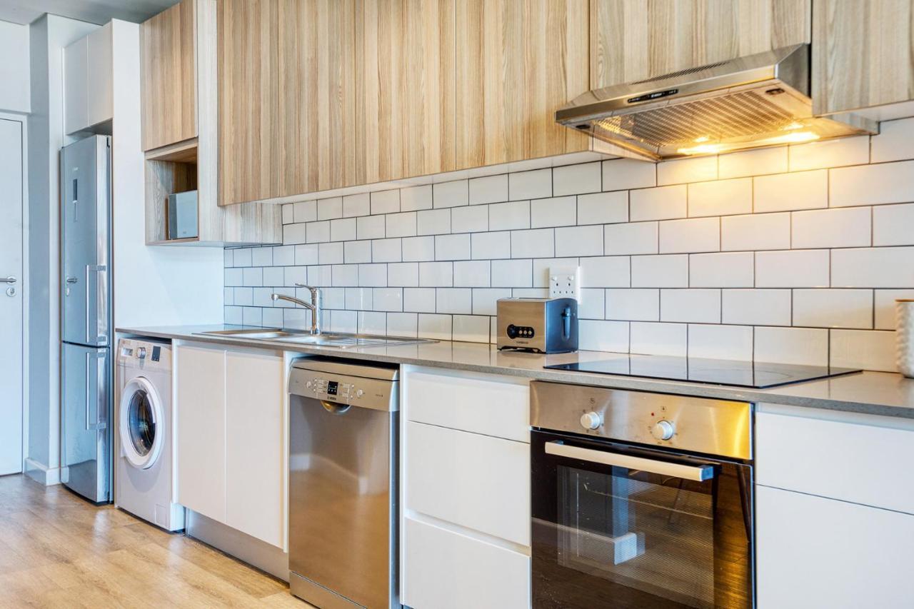Backup-powered Trendy Balcony Apartamento