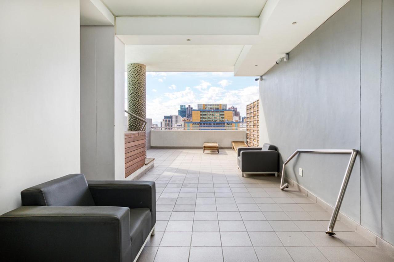 Backup-powered Trendy Balcony * Cidade Do Cabo