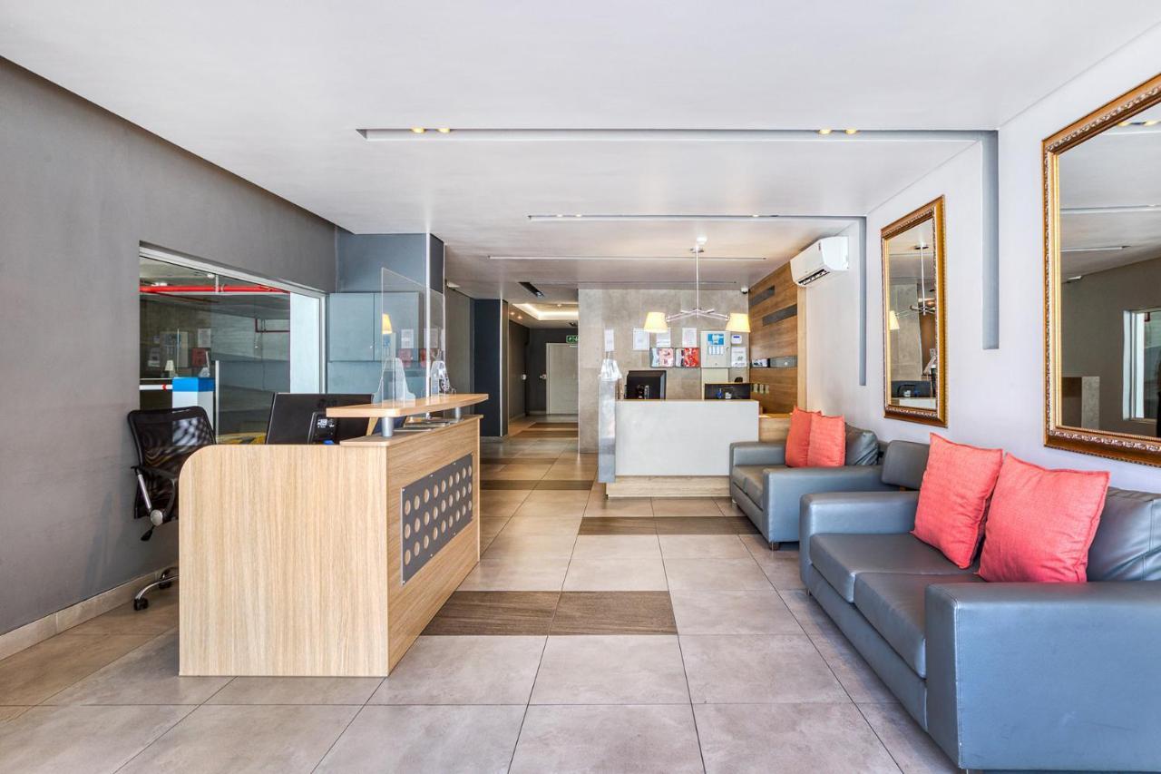 Backup-powered Trendy Balcony Cidade Do Cabo